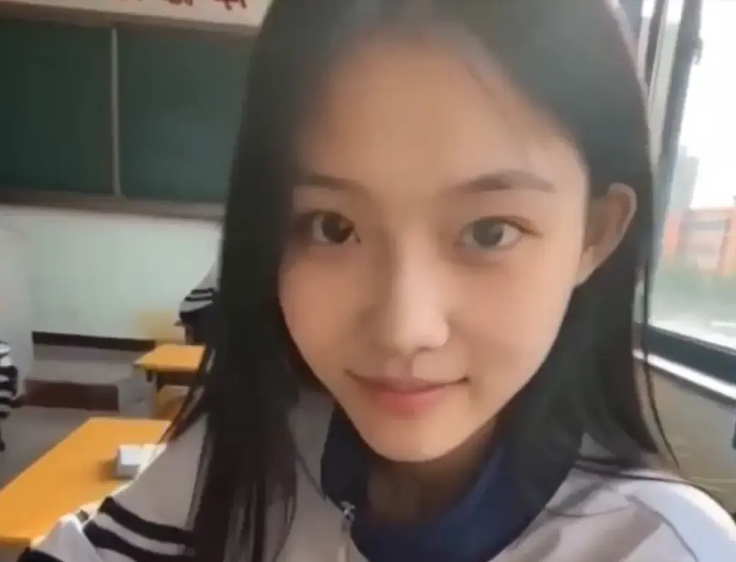 《我的十八岁女友》无删减版在线播放-黄果AI短剧高甜治愈全集-4K蓝光画质星空影院免费观看